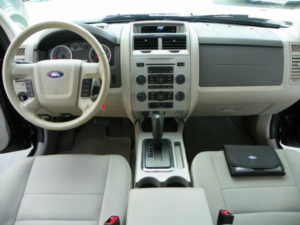 Ford Escape 2011 photo 1