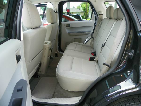Ford Escape 2011 photo 2
