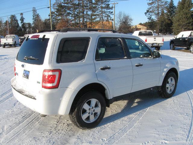 Ford Escape 2011 photo 2