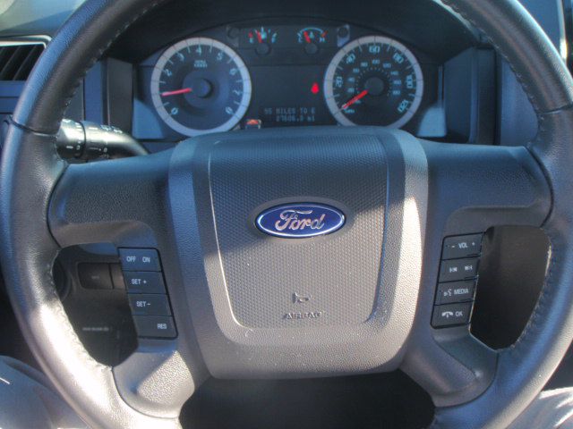 Ford Escape 2011 photo 24