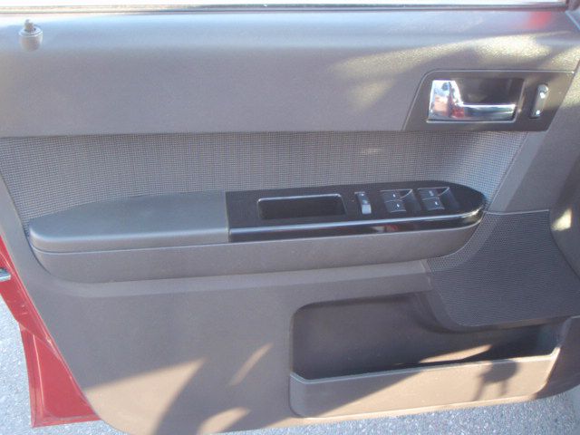 Ford Escape 2011 photo 38