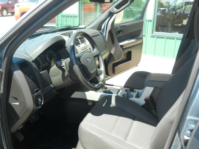 Ford Escape 2011 photo 2