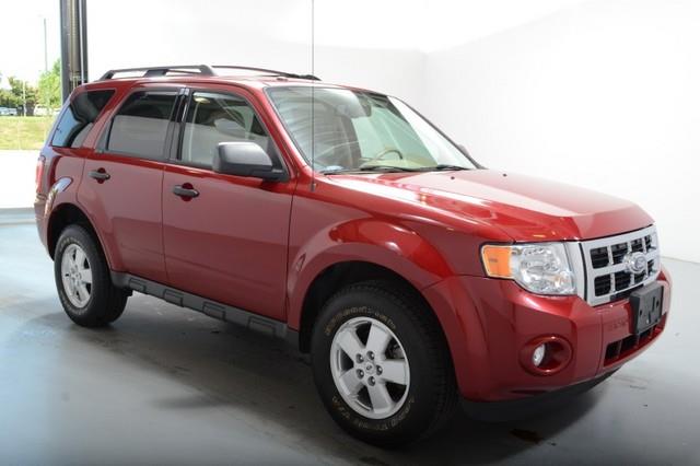 Ford Escape 2011 photo 2