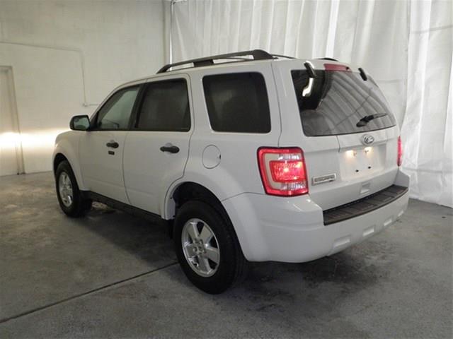 Ford Escape 2011 photo 2