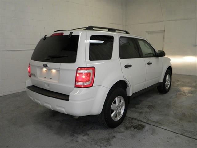 Ford Escape 2011 photo 3