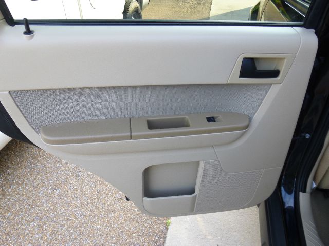 Ford Escape 2011 photo 18