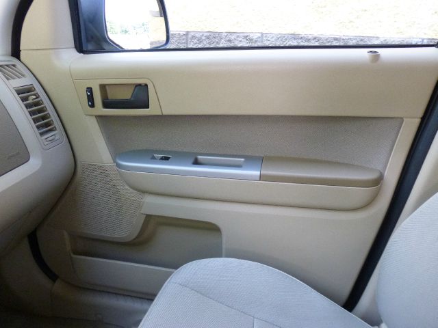 Ford Escape 2011 photo 24