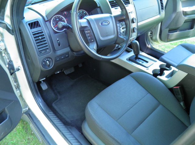 Ford Escape 2011 photo 1