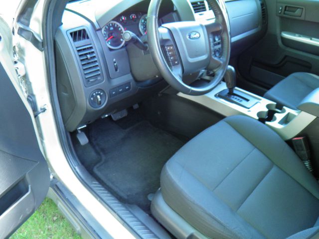 Ford Escape 2011 photo 2