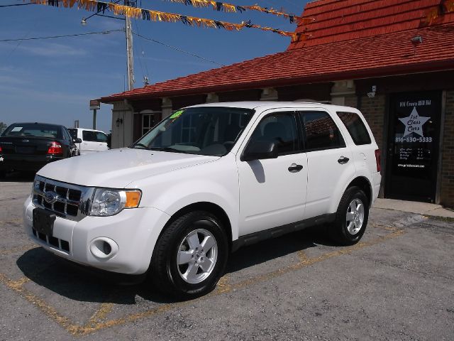 Ford Escape 2011 photo 2