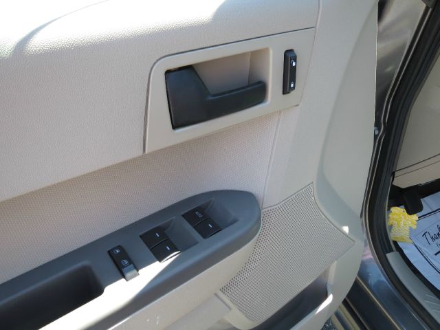Ford Escape 2011 photo 12