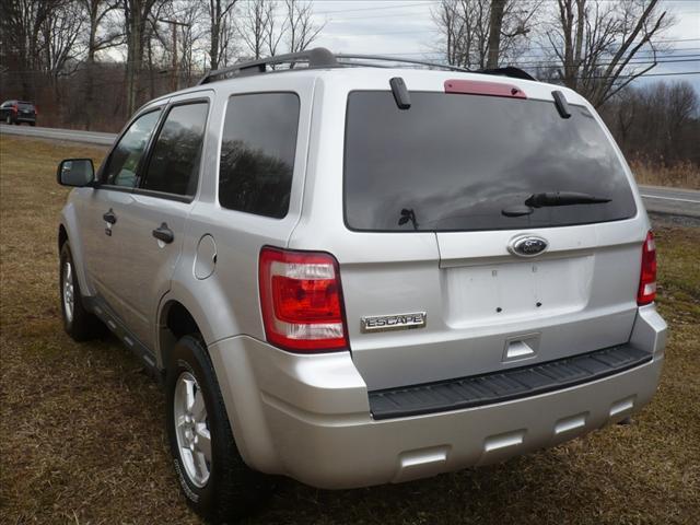 Ford Escape 2011 photo 2