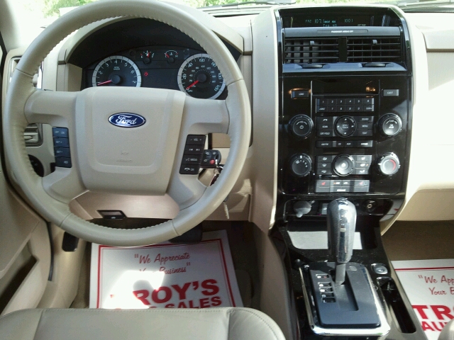 Ford Escape 2011 photo 2