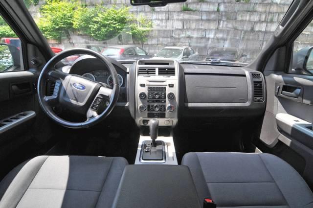 Ford Escape 2011 photo 2