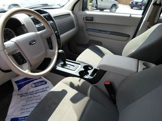 Ford Escape 2011 photo 2