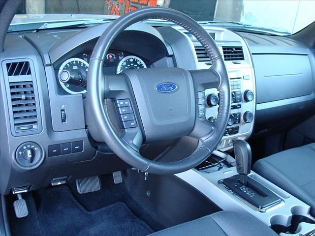 Ford Escape 2011 photo 10