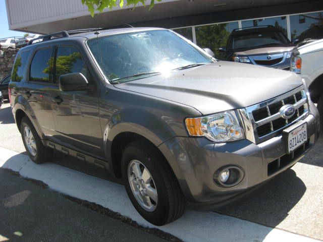 Ford Escape 31 FOOT SUV