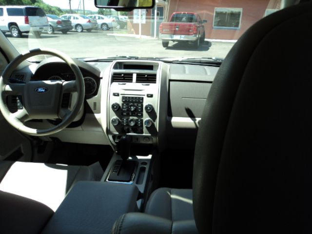 Ford Escape 2011 photo 1