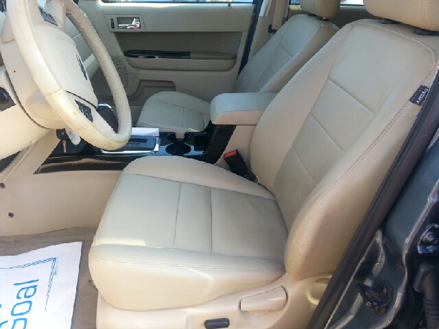 Ford Escape 2011 photo 3