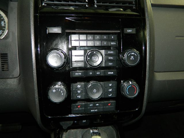 Ford Escape 2011 photo 16