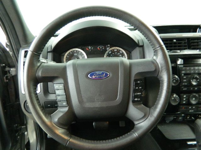 Ford Escape 2011 photo 2