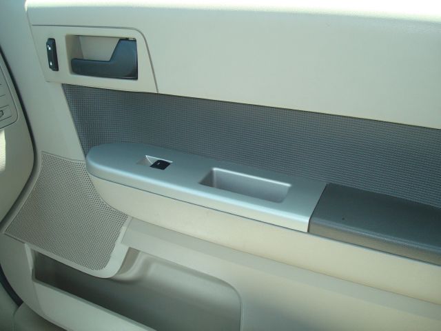 Ford Escape 2012 photo 2