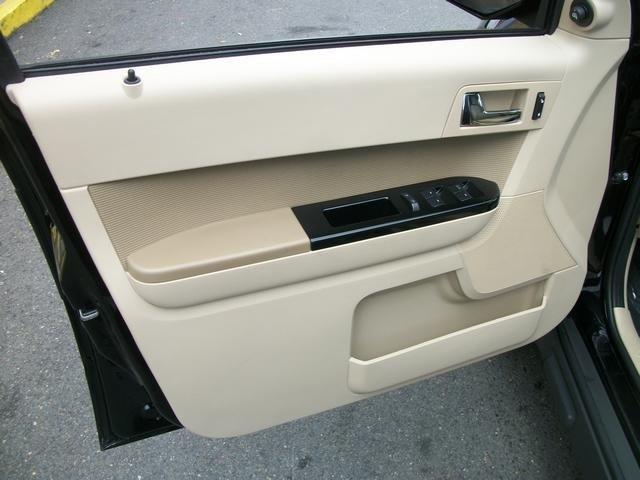 Ford Escape 2012 photo 2