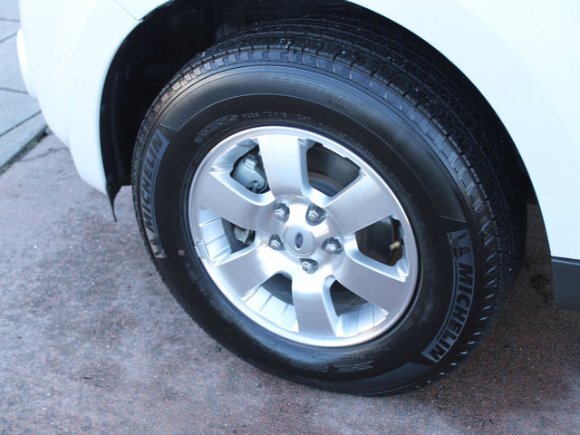 Ford Escape 2012 photo 2