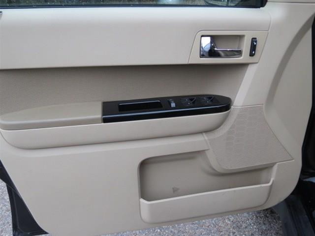 Ford Escape 2012 photo 24