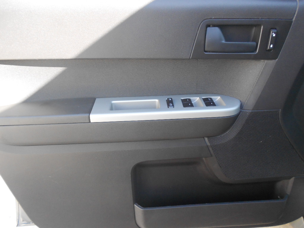 Ford Escape 2012 photo 2