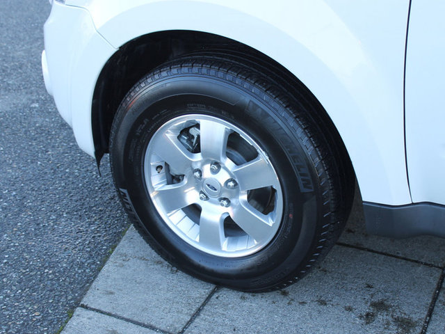 Ford Escape 2012 photo 2