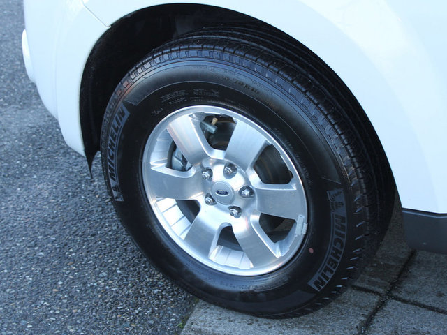 Ford Escape 2012 photo 2