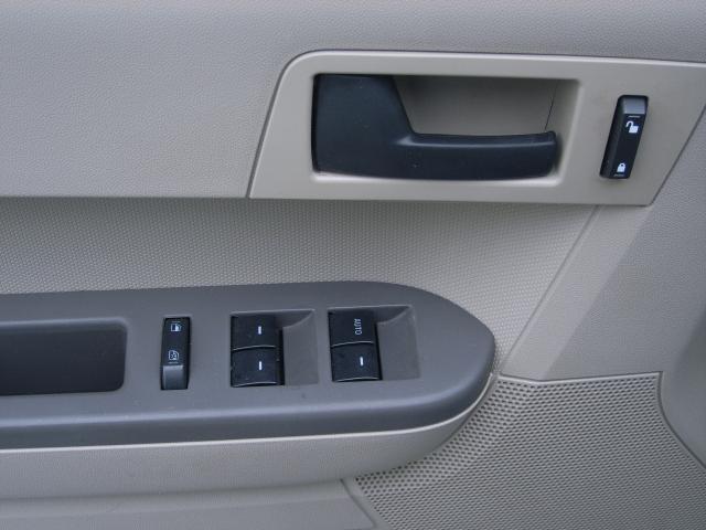 Ford Escape Sierra 1500hd 4WD CREW CAB SLE SUV