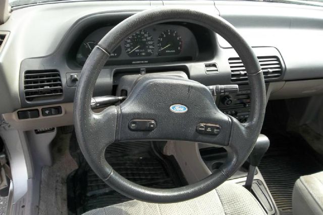 Ford Escort 1992 photo 1