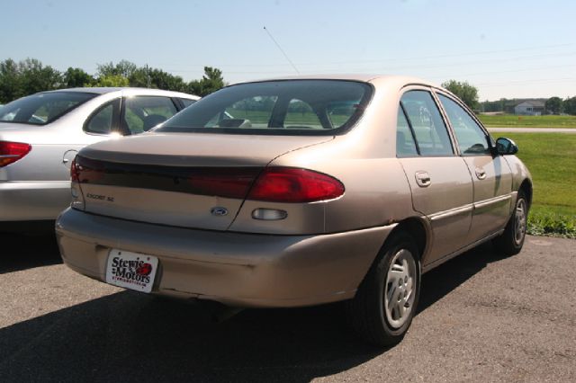 Ford Escort 1998 photo 2