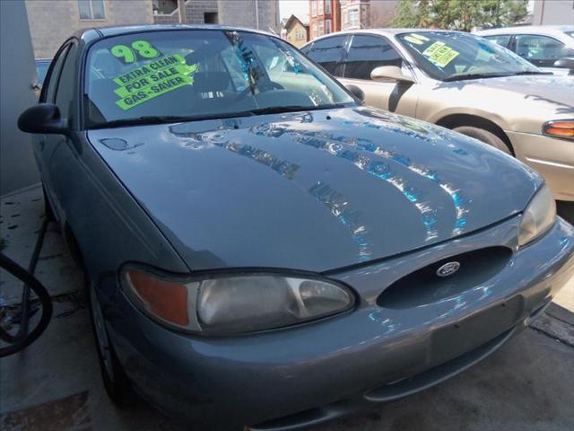 Ford Escort SE Sedan