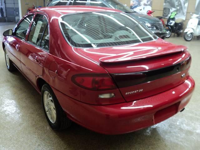 Ford Escort SE Sedan