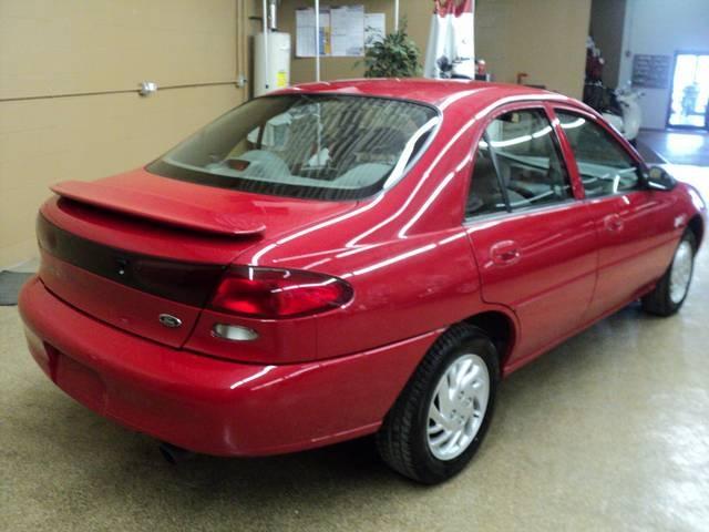 Ford Escort 1998 photo 2