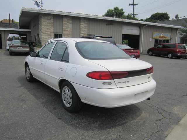 Ford Escort 1998 photo 1