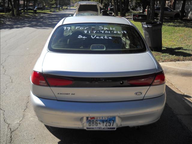 Ford Escort 1999 photo 2