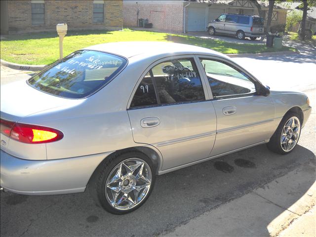 Ford Escort 1999 photo 3