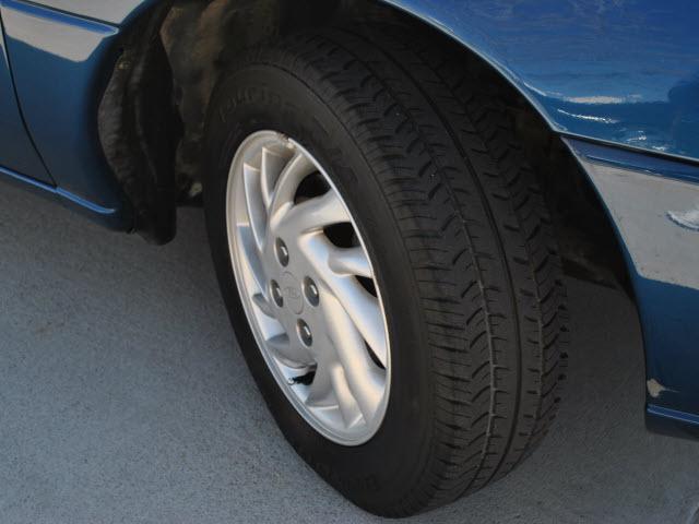 Ford Escort 1999 photo 2