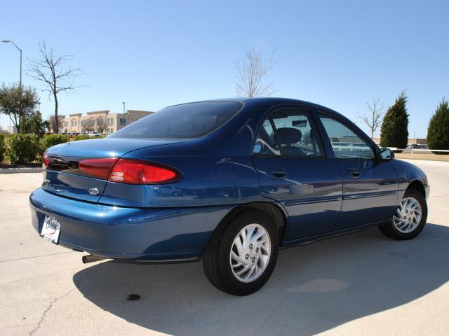 Ford Escort 1999 photo 3