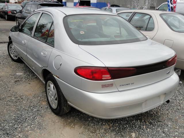 Ford Escort 1999 photo 2