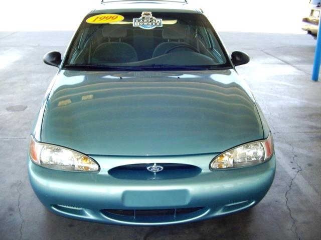 Ford Escort 1999 photo 1