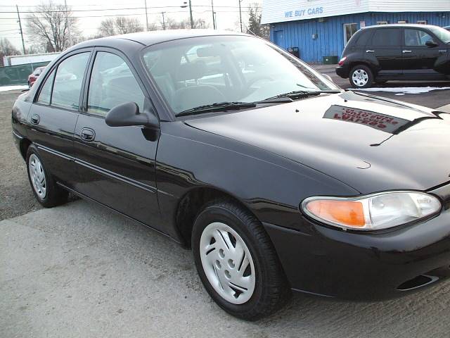 Ford Escort 1999 photo 1