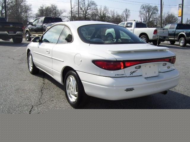 Ford Escort 1999 photo 4