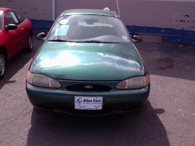 Ford Escort SE Sedan