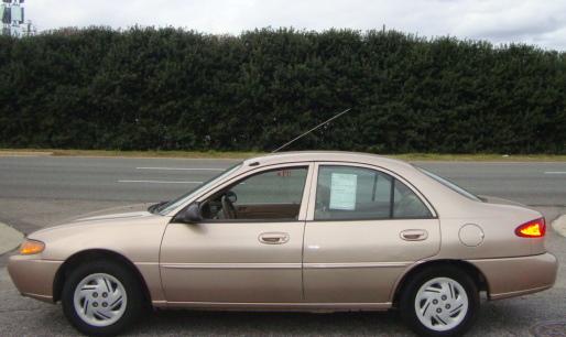 Ford Escort SE Sedan