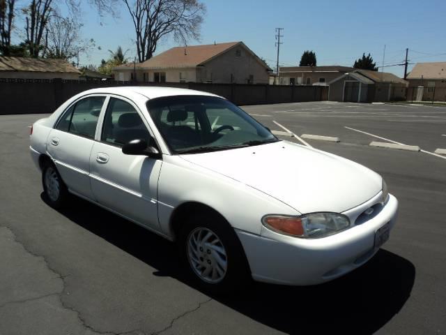 Ford Escort SE Sedan